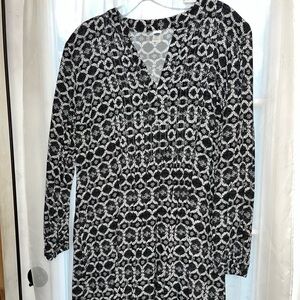 Old Navy Black and White Geometric Long Sleeve Dress